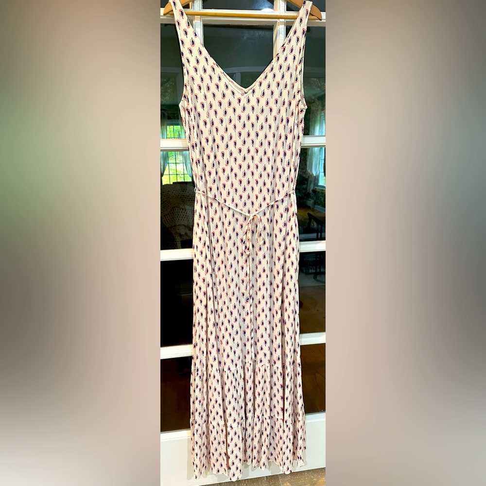Boden maxi dress, flattering front and back vneck